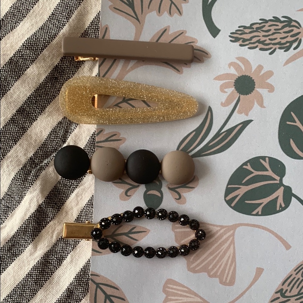 Set of 4 Cute and Classy Hair Clips